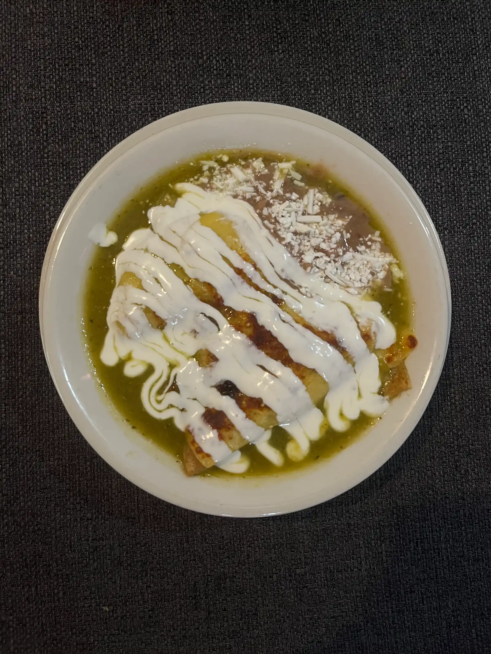 Enchiladas suizas gratinadas con crema